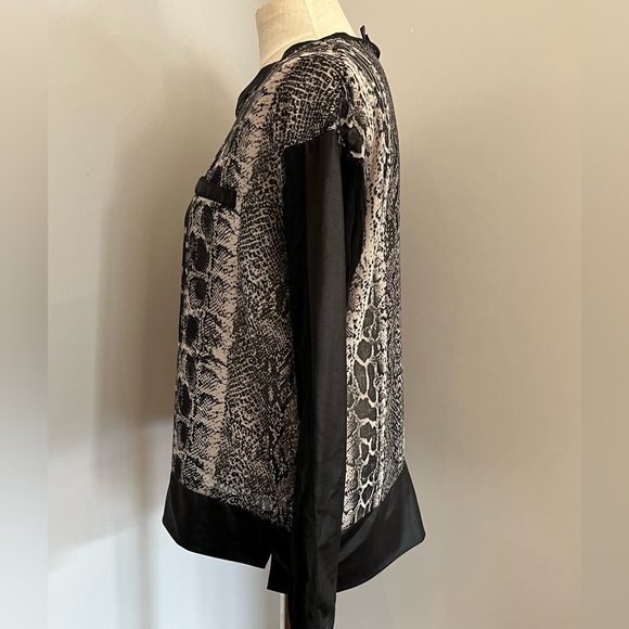 Lumiere long sleeve popover top size M - Picture 2 of 7